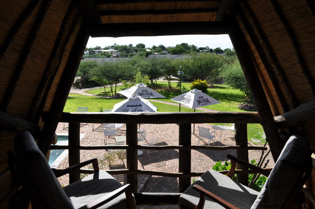 Etotongwe Lodge Оутджо Екстериор снимка