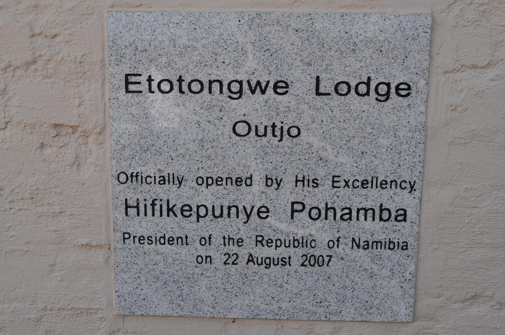 Etotongwe Lodge Оутджо Екстериор снимка