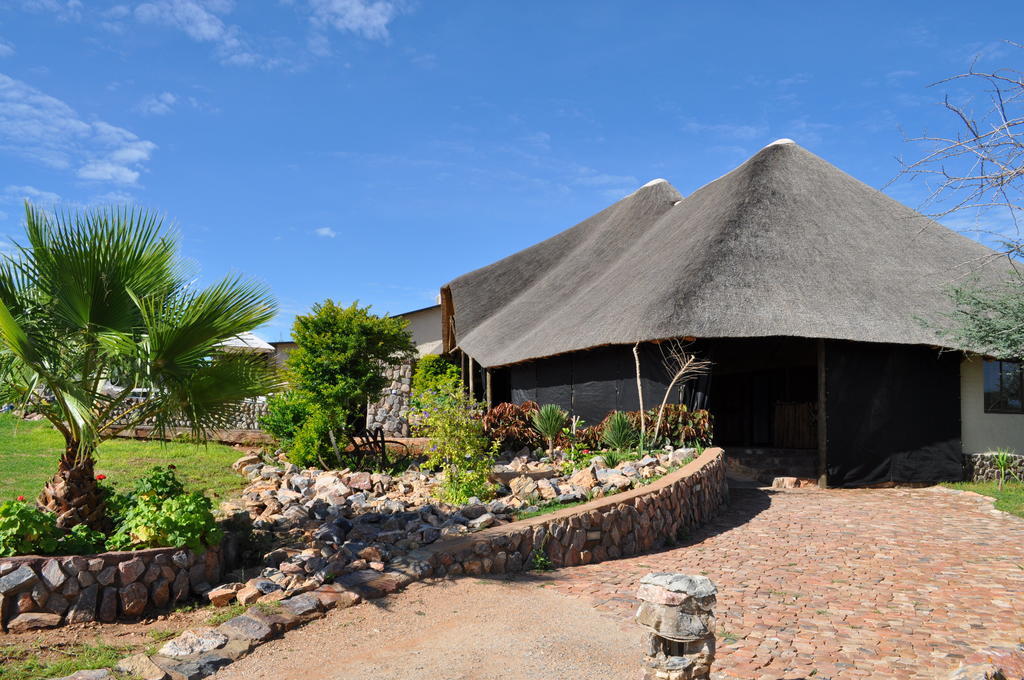 Etotongwe Lodge Оутджо Екстериор снимка