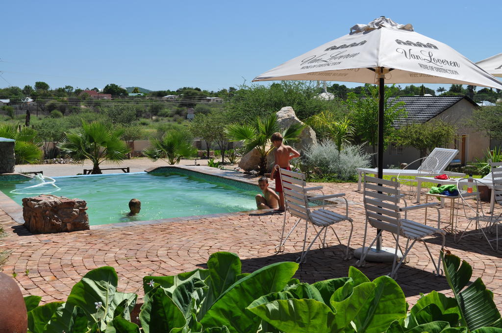 Etotongwe Lodge Оутджо Екстериор снимка