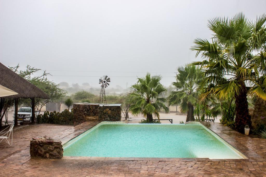 Etotongwe Lodge Оутджо Екстериор снимка