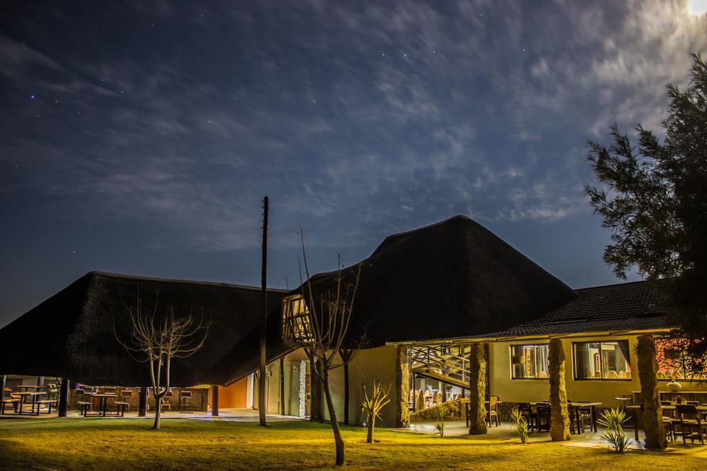 Etotongwe Lodge Оутджо Екстериор снимка