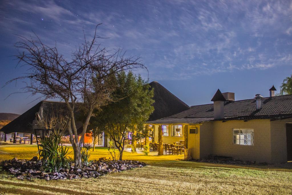 Etotongwe Lodge Оутджо Екстериор снимка