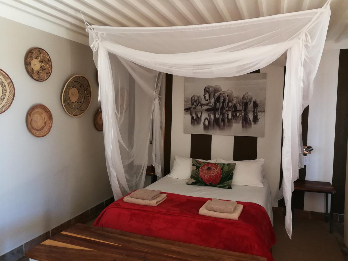 Etotongwe Lodge Оутджо Екстериор снимка