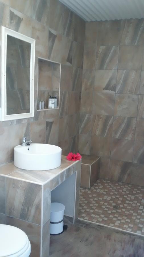Etotongwe Lodge Оутджо Екстериор снимка