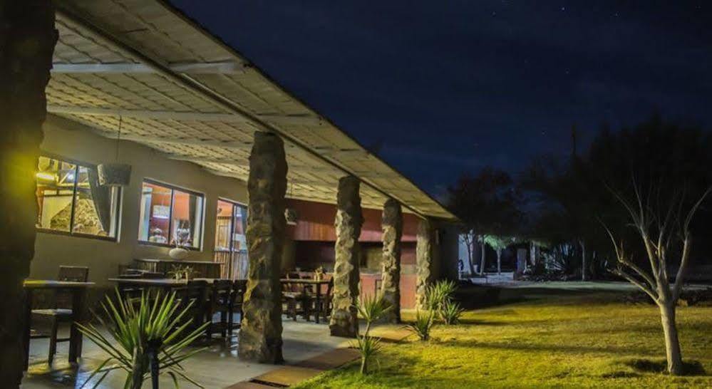 Etotongwe Lodge Оутджо Екстериор снимка
