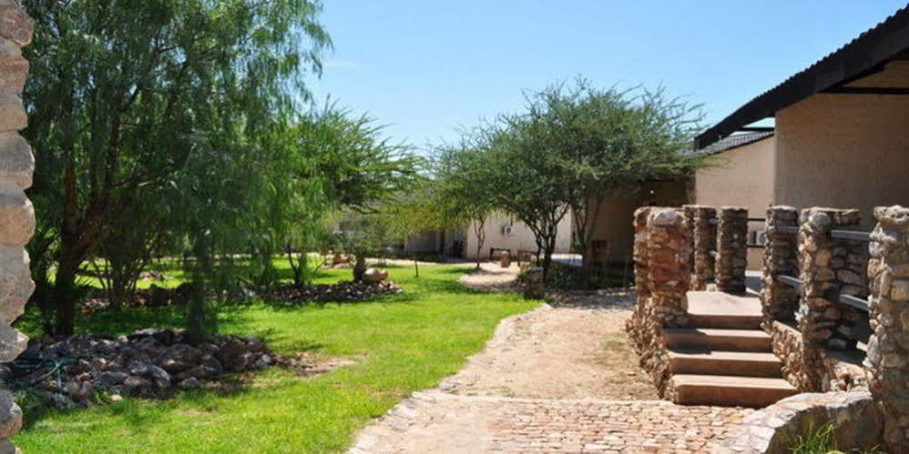 Etotongwe Lodge Оутджо Екстериор снимка