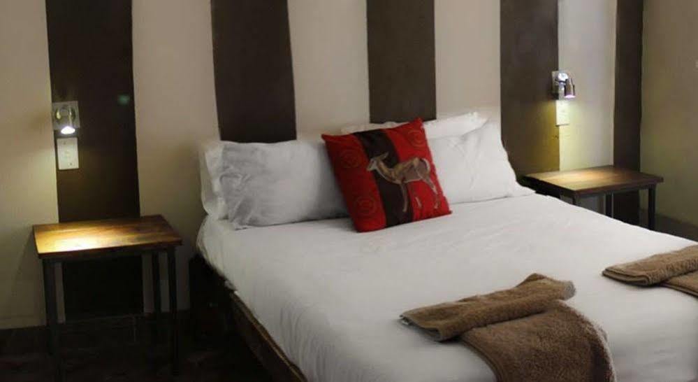 Etotongwe Lodge Оутджо Екстериор снимка