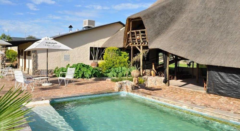 Etotongwe Lodge Оутджо Екстериор снимка