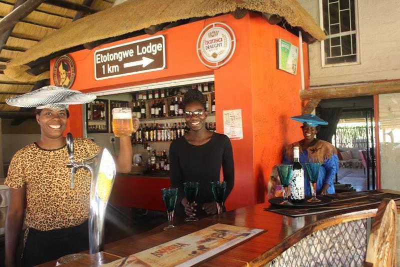 Etotongwe Lodge Оутджо Екстериор снимка